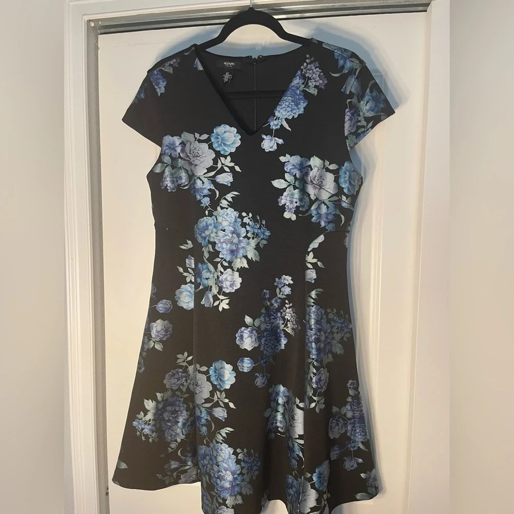 Alfani cap sleeve dress black w/ blue roses 433 12p